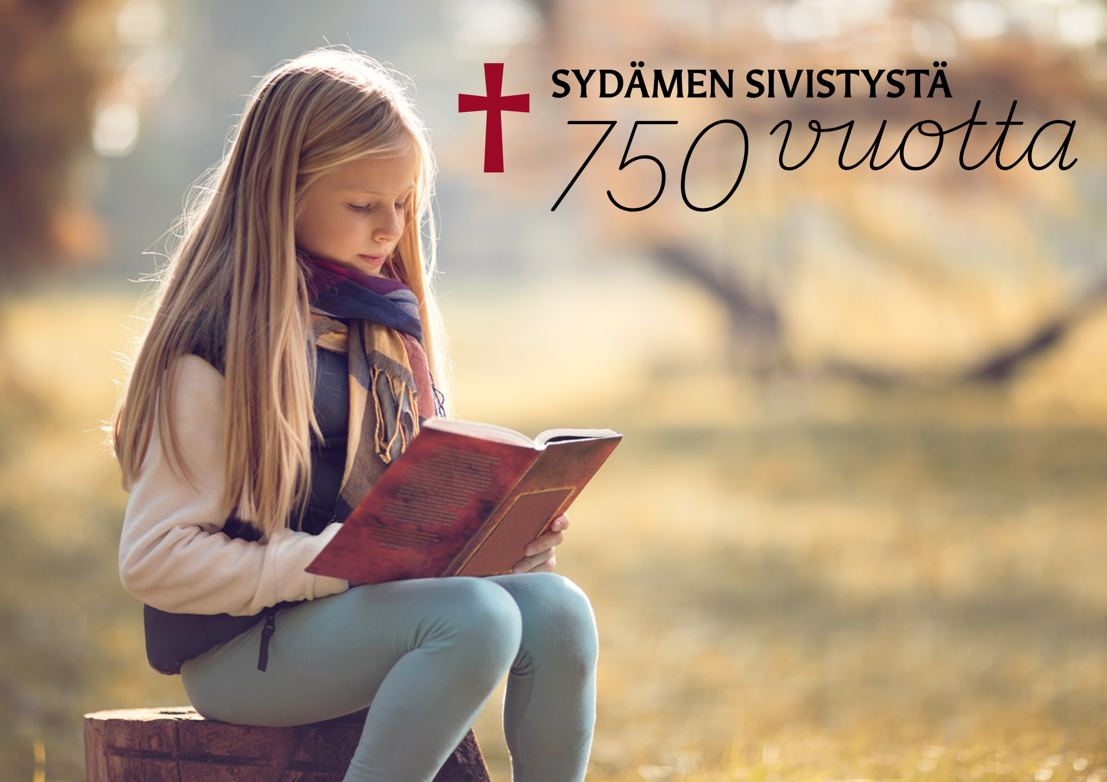 Juhlavuoden logo ja lapsi lukemassa.