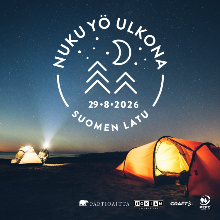 teltta öisen taivaan alla ja Nuku Yö Ulkona logo